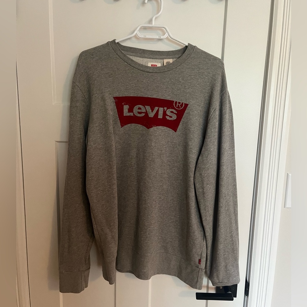 Levi’s crew neck